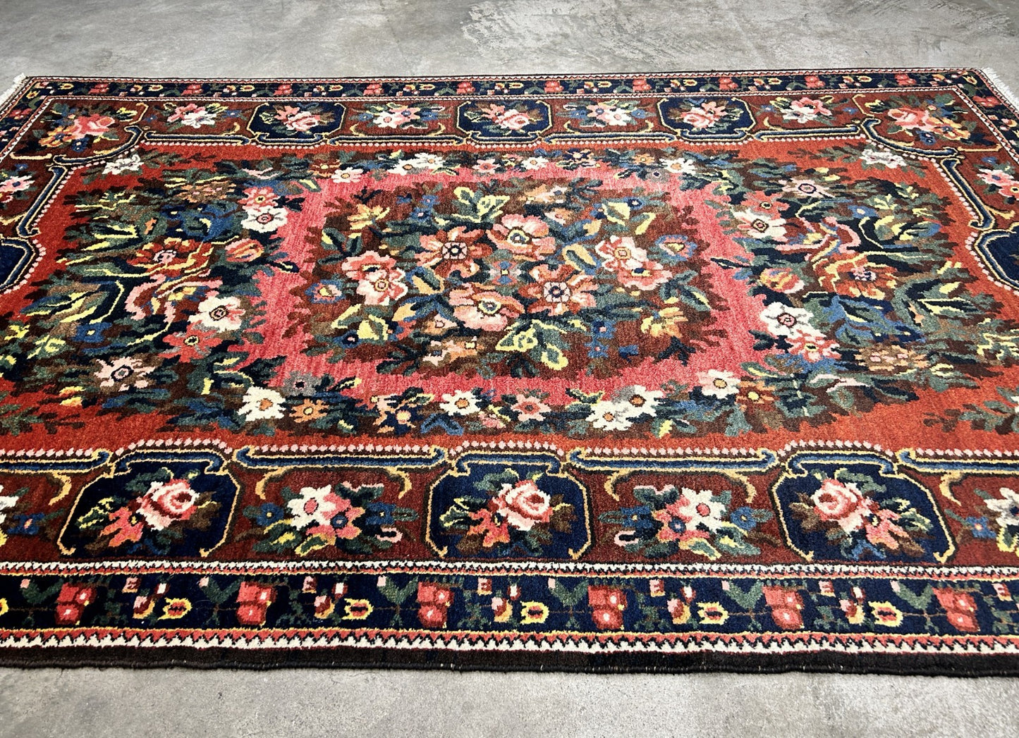 5'2"x8' Hand-Knotted 100% Wool Pile Bakhtiarie Carpet - Area Rug