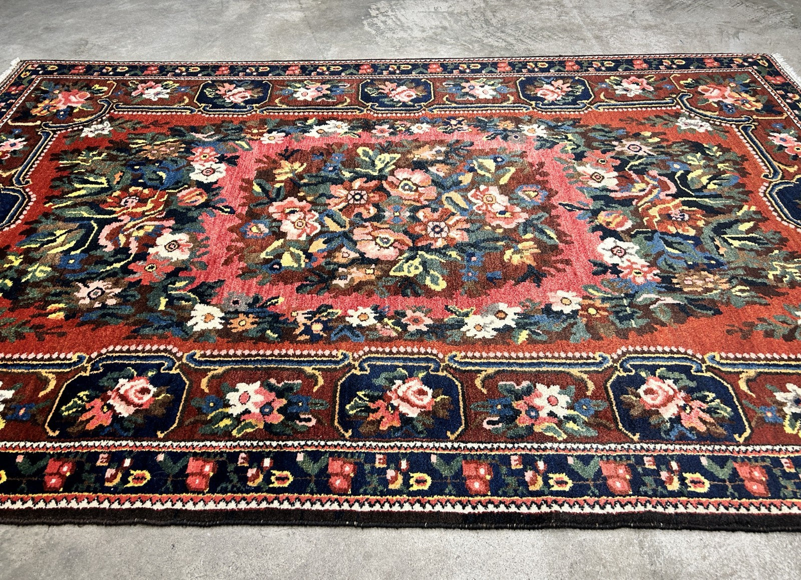 5'2"x8' Hand-Knotted 100% Wool Pile Bakhtiarie Carpet - Area Rug