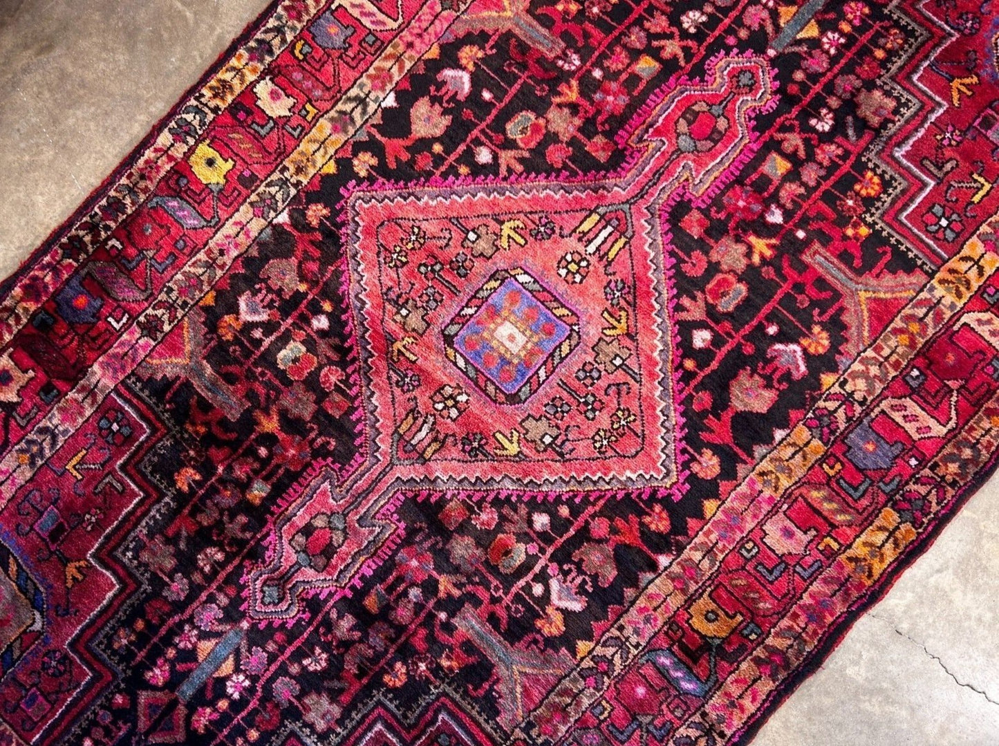 4'9" x 8'6" Hand-Knotted 100% Wool Carpet - Hamadane Area Rug