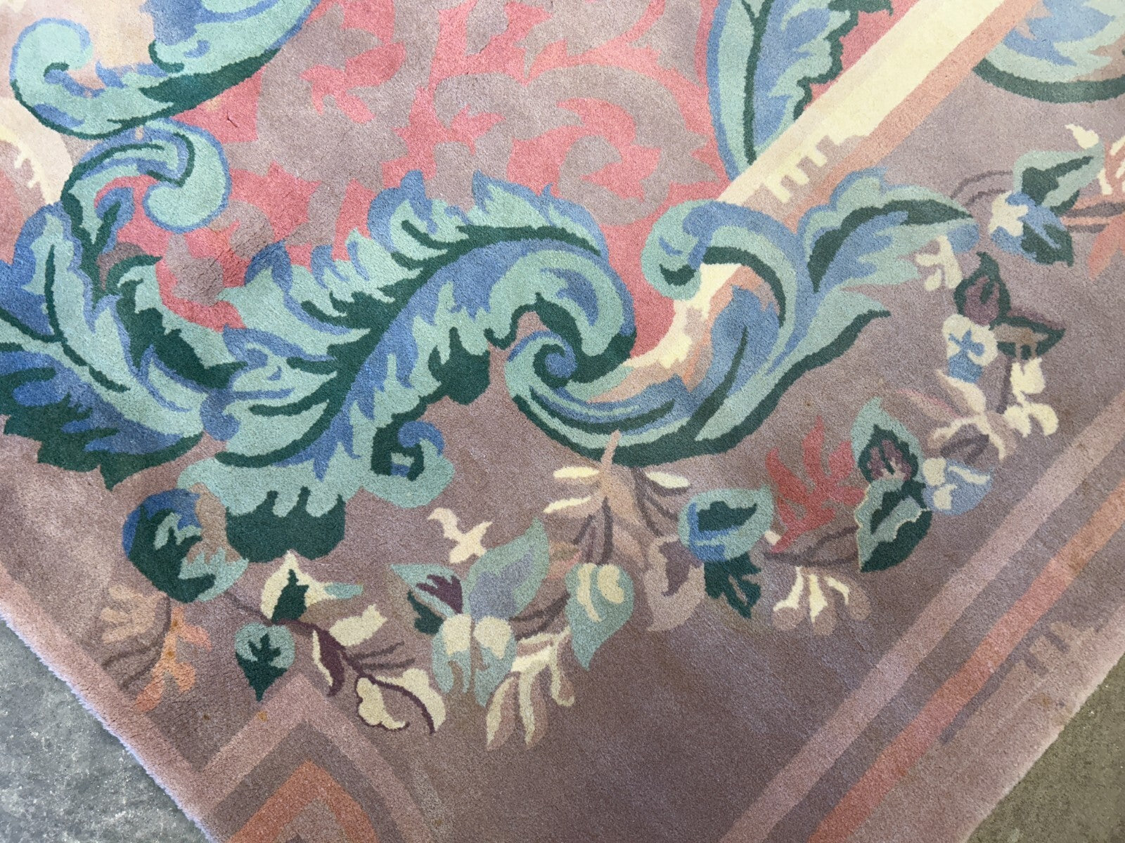 8'9"x11'10" Hand-Knotted 100% Wool Pile Oriental Rug  (Some stains on the Rug)