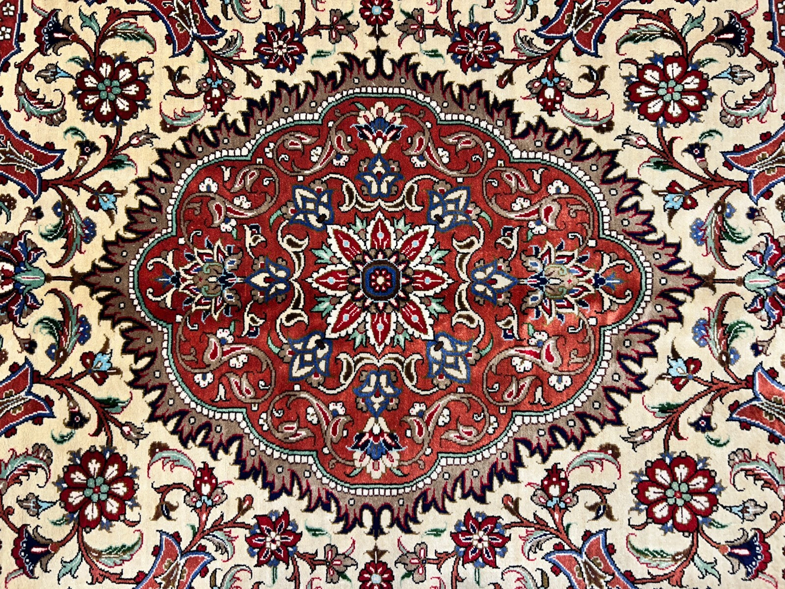9'10"x13'11" Exquisite Signed Hand-Knotted 100% Silk Qume Rug