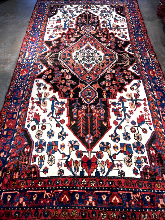 5'4" x 10'4" Hand-Knotted 100% Wool Nahavande Area Rug