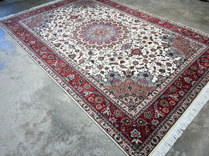 6'9"x9'9" Fine Hand-Knotted Wool & Silk Blend Tabrize Carpet - Area Rug