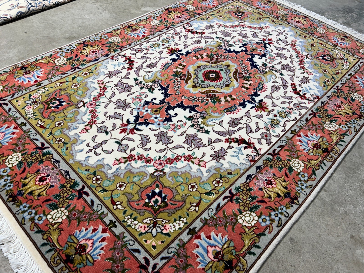 3'0"x5'0'' Hand-Knotted Silk & Wool Tabrize Area Rug