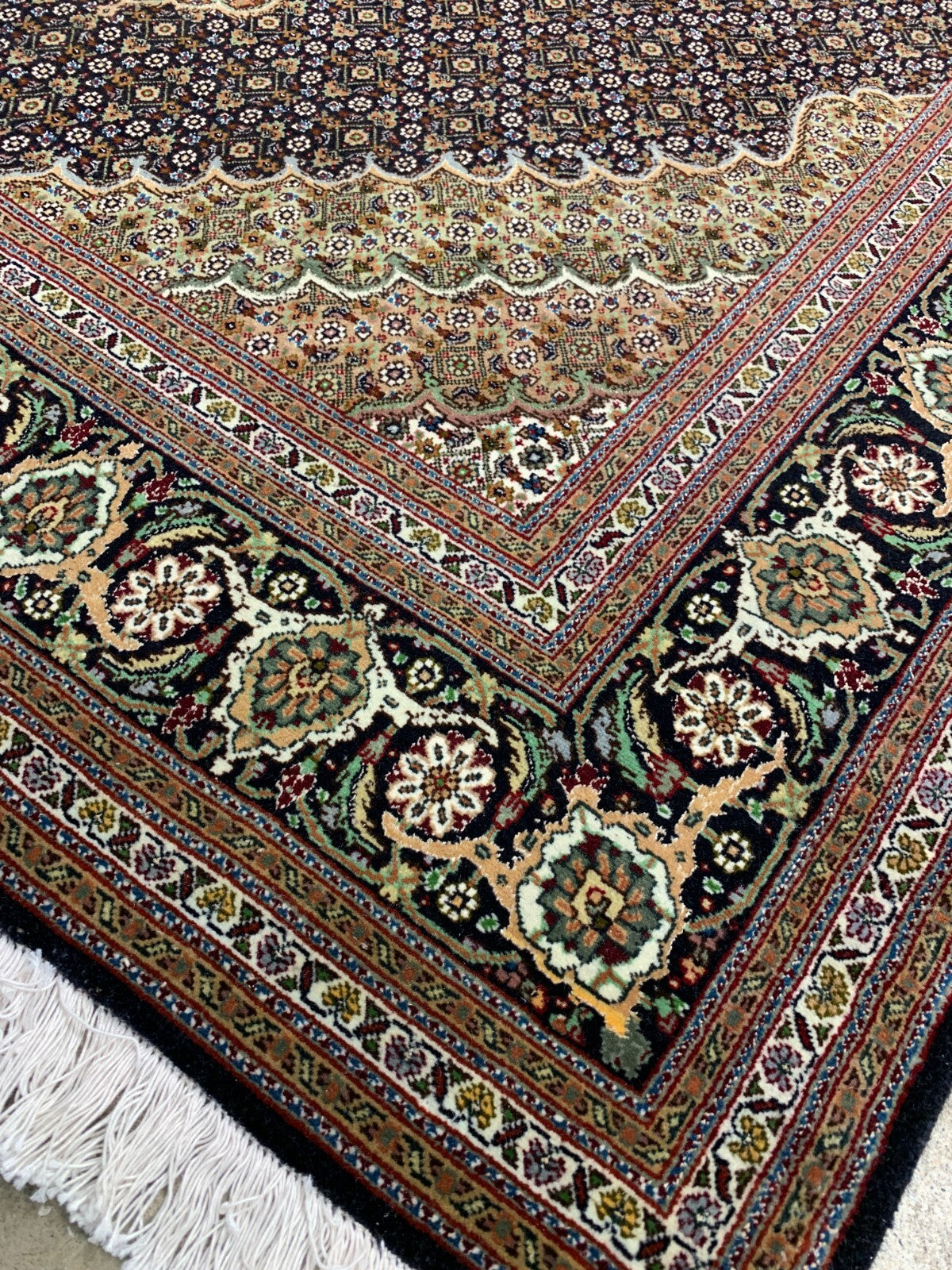5'6"x6'6" Fine Hand-Knotted Wool & Silk Blend Tabrize Mahi Carpet - Area Rug
