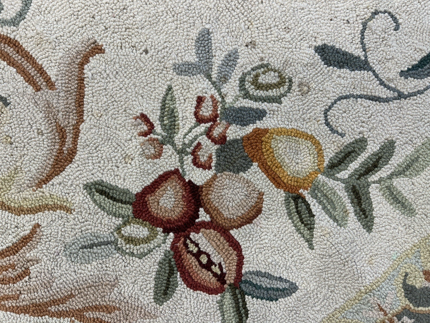 7’10”x9’6” Hand-Tufted 100% Wool Safavieh Area Rug - Carpet