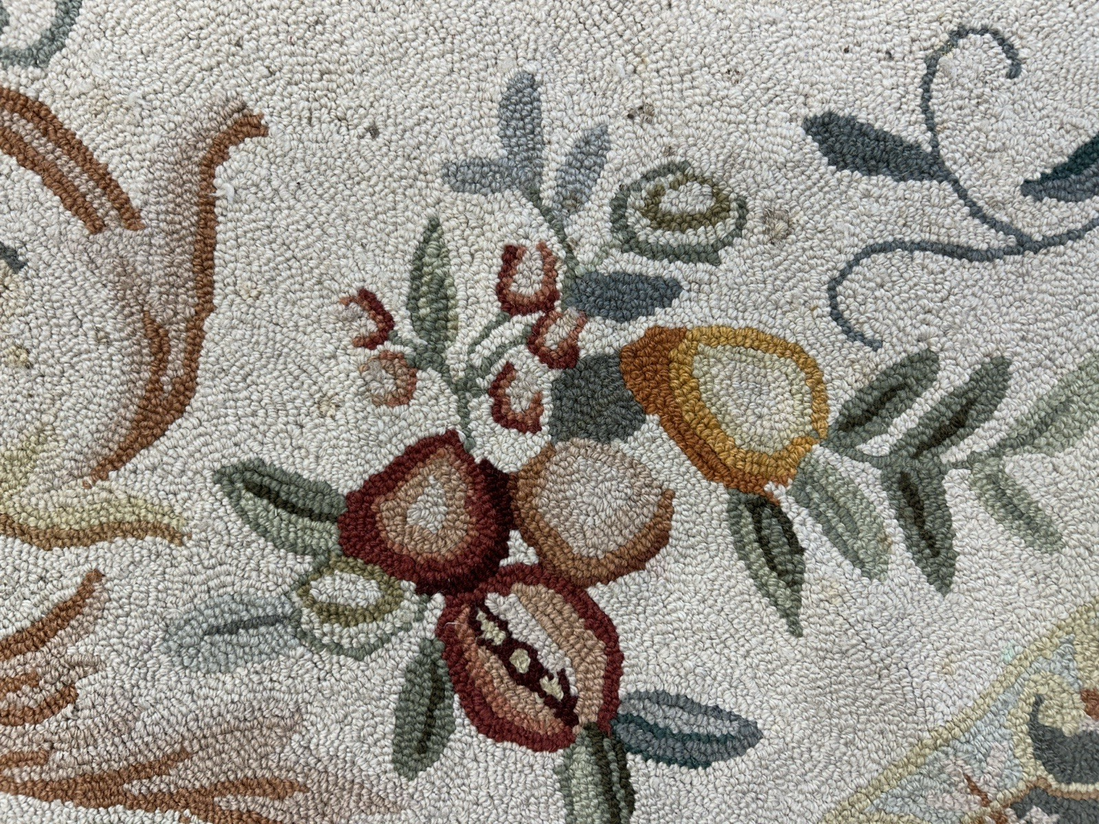 7’10”x9’6” Hand-Tufted 100% Wool Safavieh Area Rug - Carpet