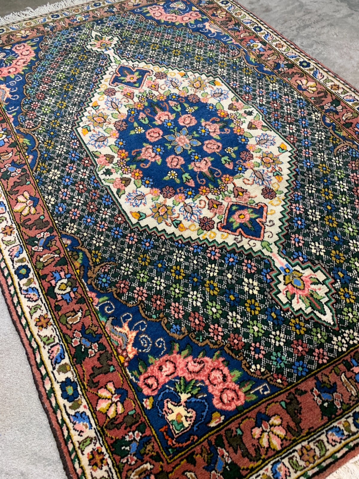 3'5"x 5'2" Hand-Knotted 100% Wool Bakhtiarie Area Rug
