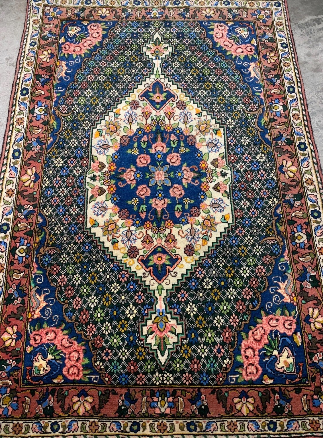 3'5"x 5'2" Hand-Knotted 100% Wool Bakhtiarie Area Rug