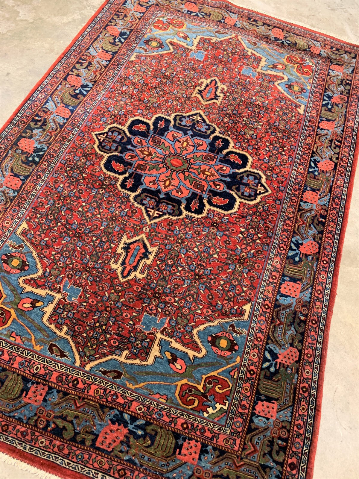 4'3"x6'7" Antique Hand-knotted Fine Wool Pile Bidjare Rug - Carpet