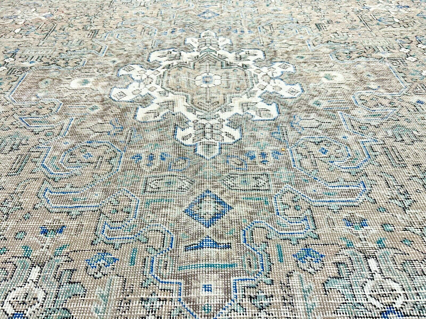 9'8"x12'5" Hand-Knotted 100% Wool Pile Herize Rug