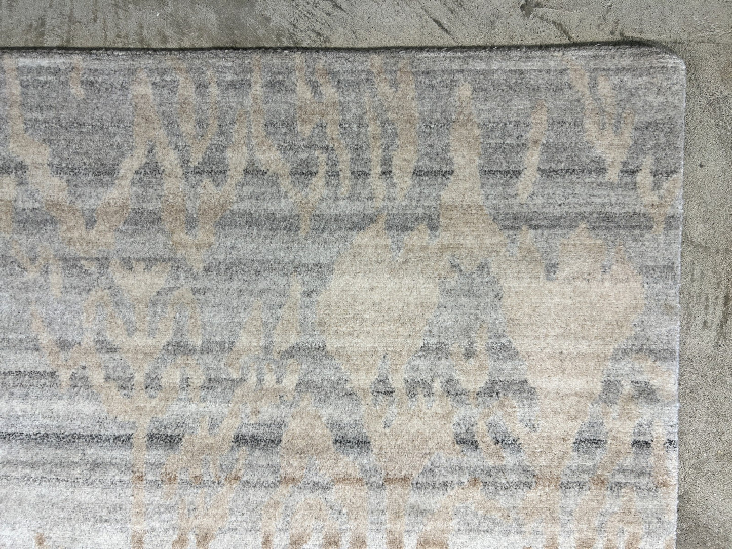 6'x8'11" Hand-Knotted 100% Wool Pile Modern Rug