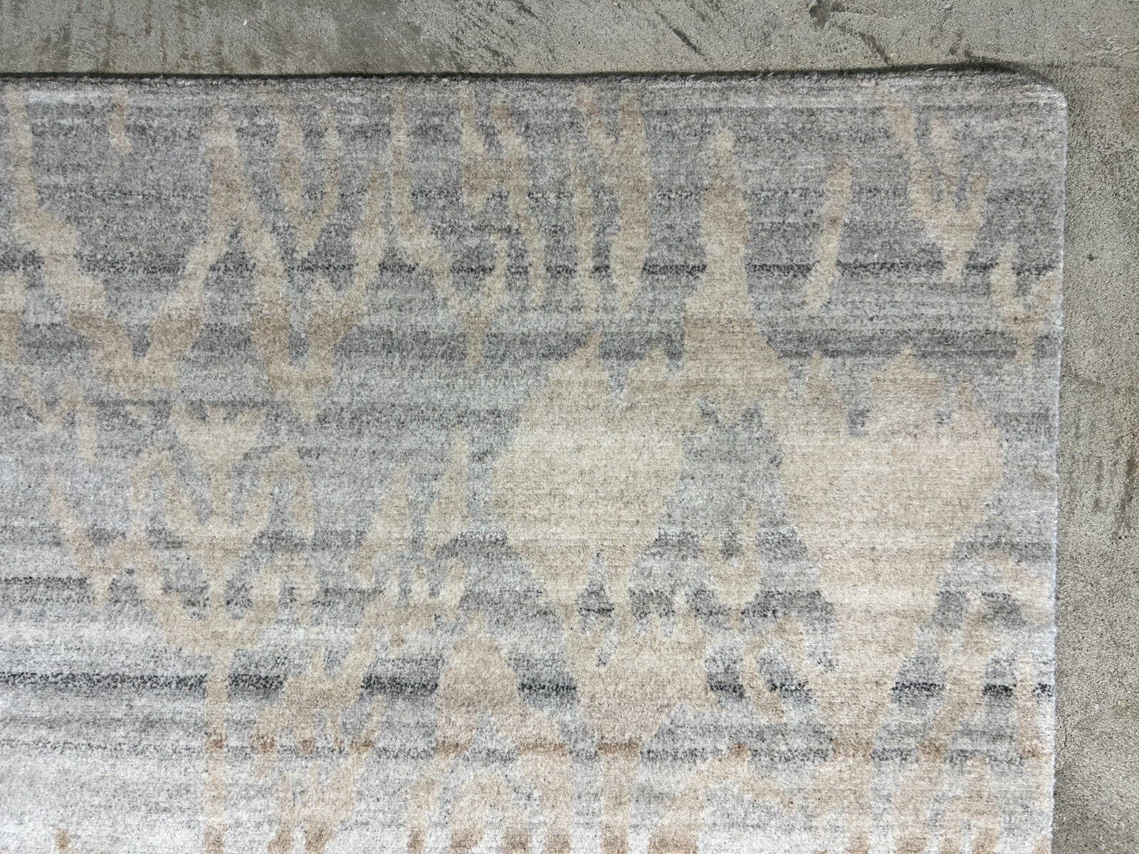 6'x8'11" Hand-Knotted 100% Wool Pile Modern Rug