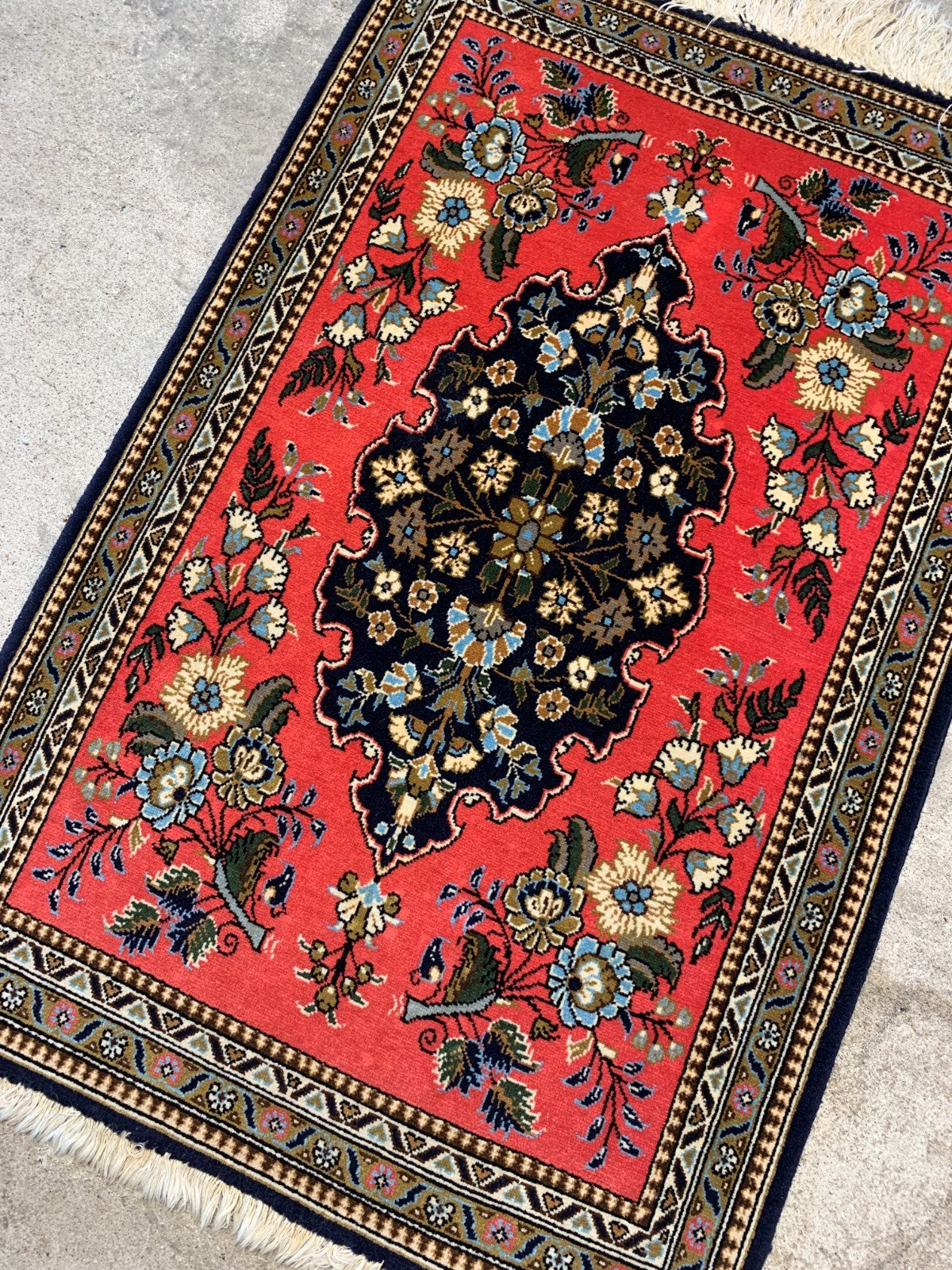 2'x3' Very Fine Hand-Knotted 100% Wool Qume Rug