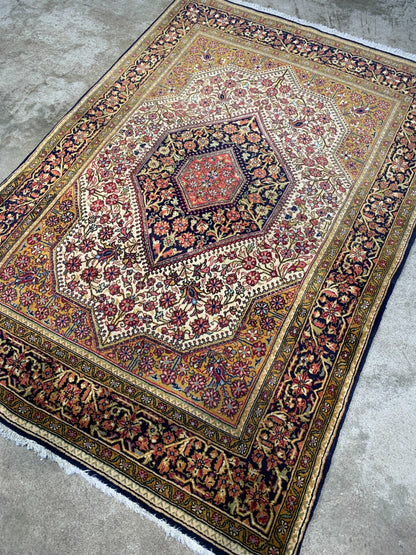 3'6"x5'0'' Fine Hand-Knotted Silk & Wool Qume Area Rug - Area Carpet