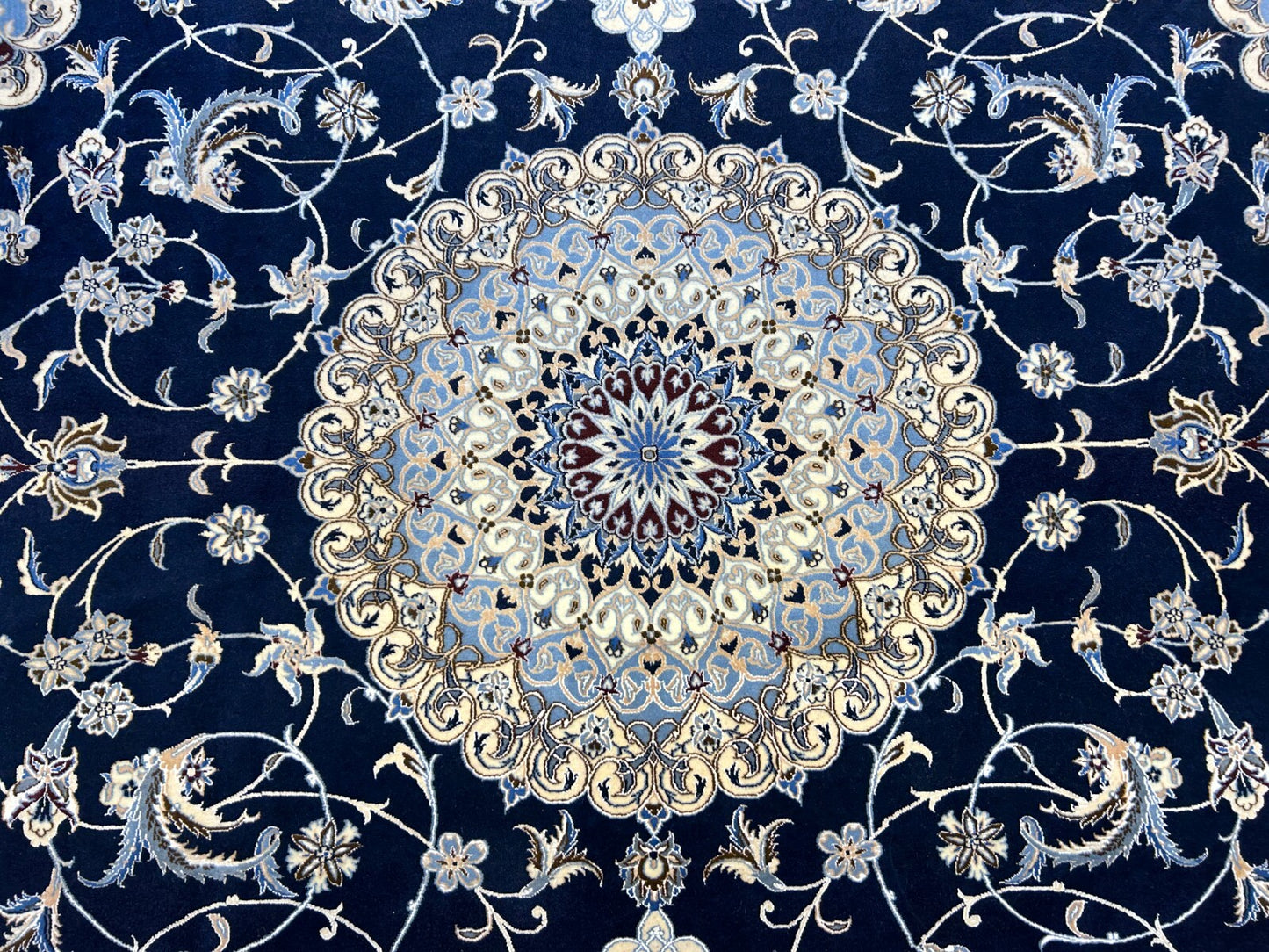 6'9"x9'10" Very Fine Hand-Knotted Wool & Silk Blend Naine Carpet - Area Rug