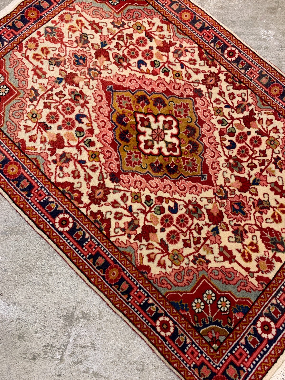 2'2"x3'2" Hand-Knotted Wool Oriental Rug - Area Carpet