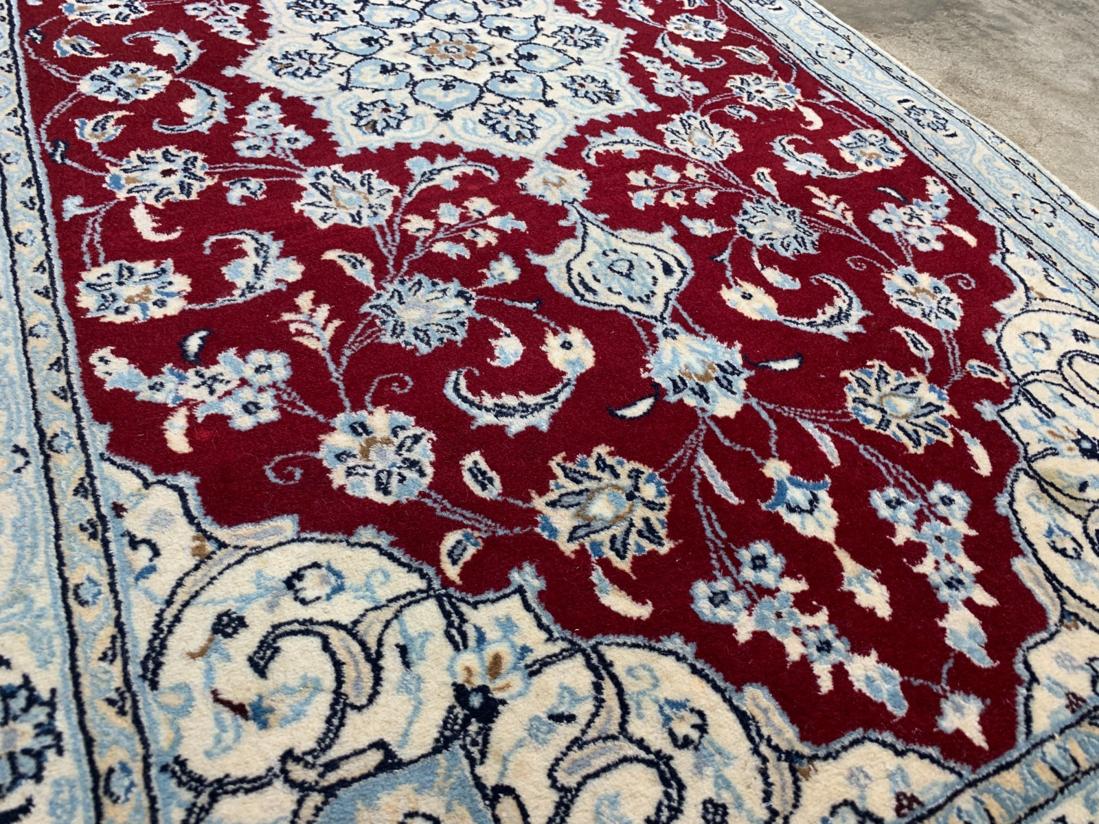 2'11"x5'5'' Very Fine Hand-Knotted Silk & Wool Naine Area Rug - Carpet
