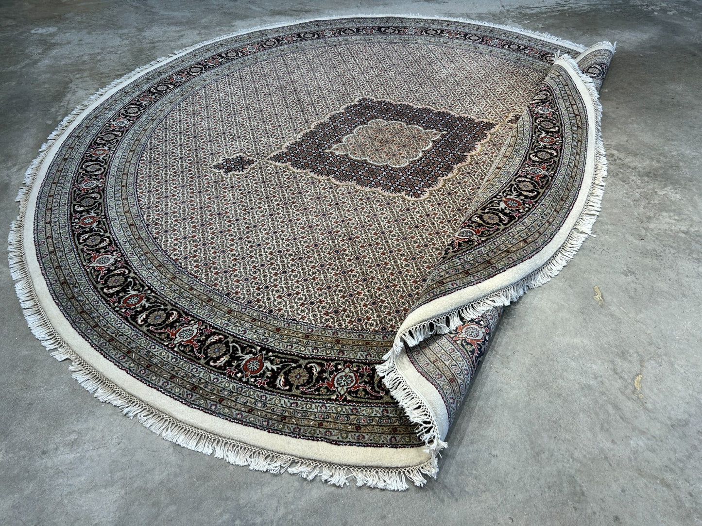 8' Diameter Exquisite Hand-Knotted 100% Wool Pile Oriental Rug