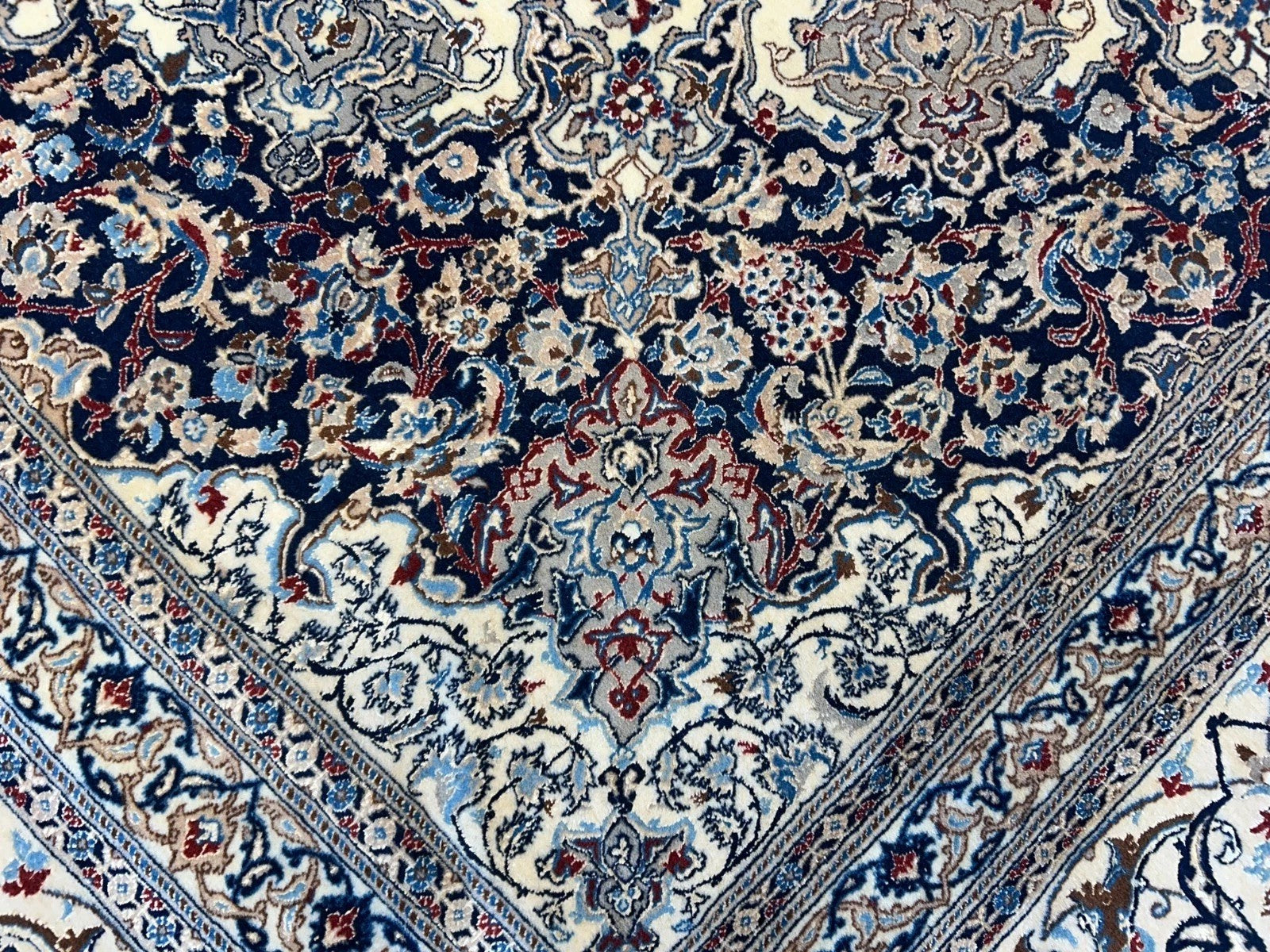10'3"x14'1" Extra Fine Hand-Knotted Wool & Silk Naine Rug