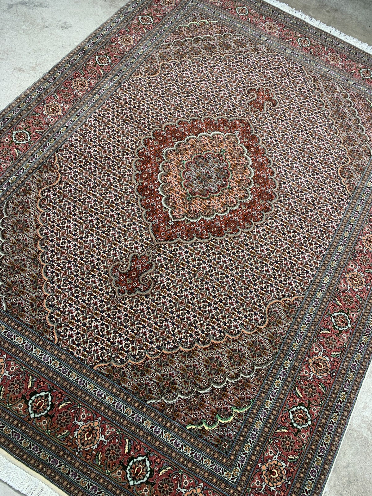 5'1"x6'10" Fine Hand-Knotted Wool & Silk Blend Tabrize Mahi Carpet - Area Rug