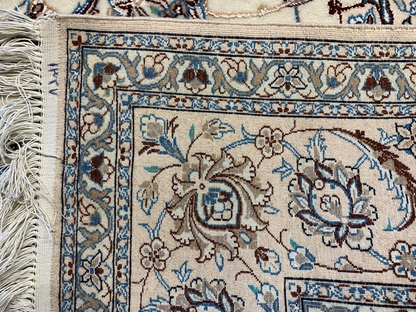 4'11"x7'2" Very Fine Hand-Knotted Wool & Silk Blend Naine Carpet - Area Rug