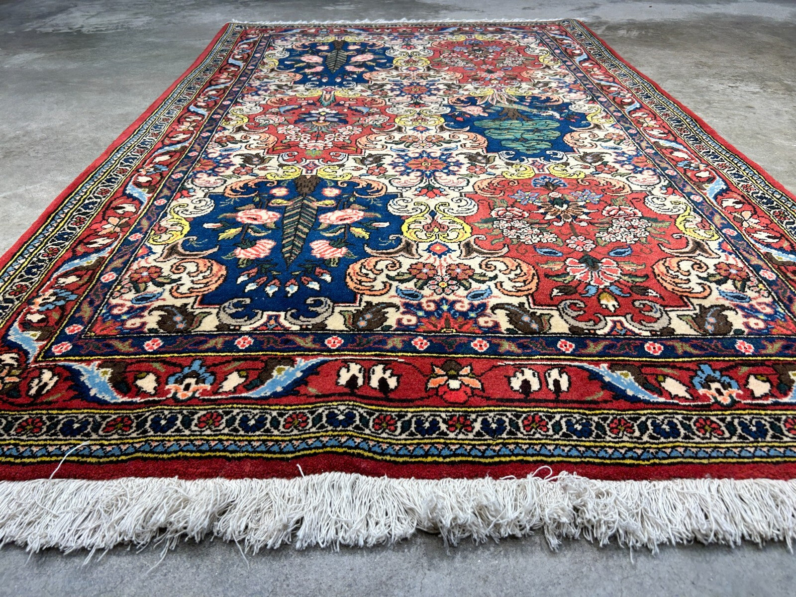 3'5"x5'2" Hand-Knotted 100% Lamb Wool Bakhtiarie Carpet - Area Rug