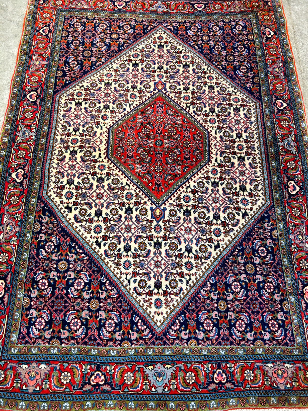 3'9"x5'5" Hand-Knotted 100% Wool Pile Bijare Rug