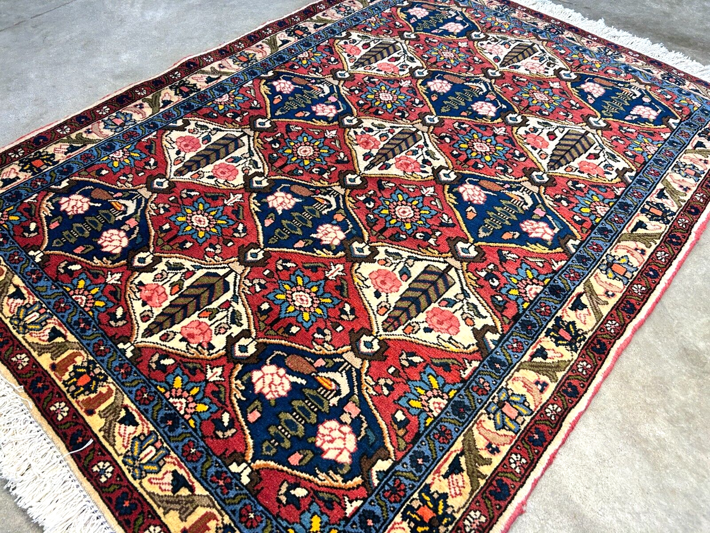 3'3"x4'9" Hand-Knotted 100% Lamb Wool Bakhtiarie Area Rug