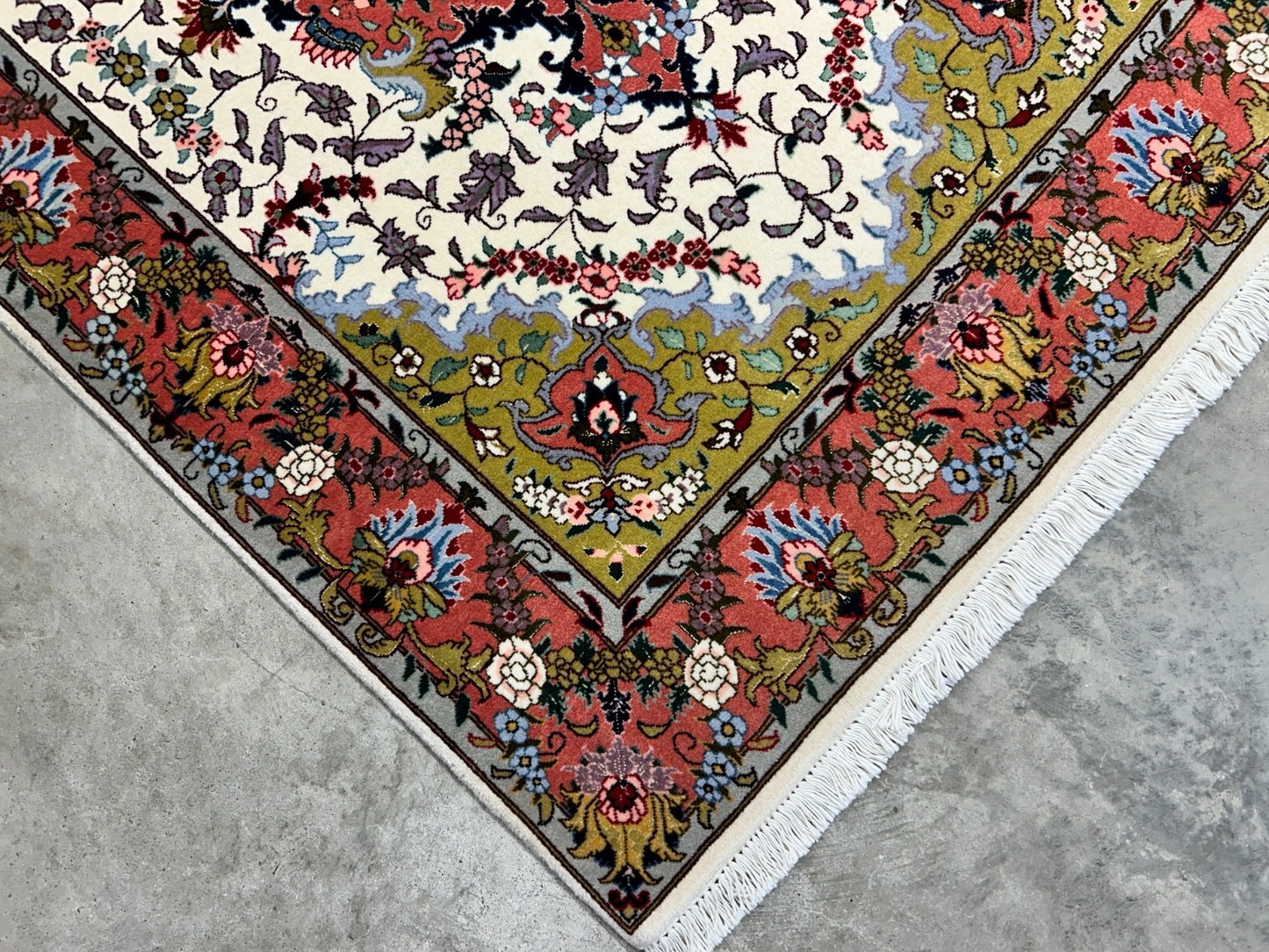 3'0"x5'0'' Hand-Knotted Silk & Wool Tabrize Area Rug