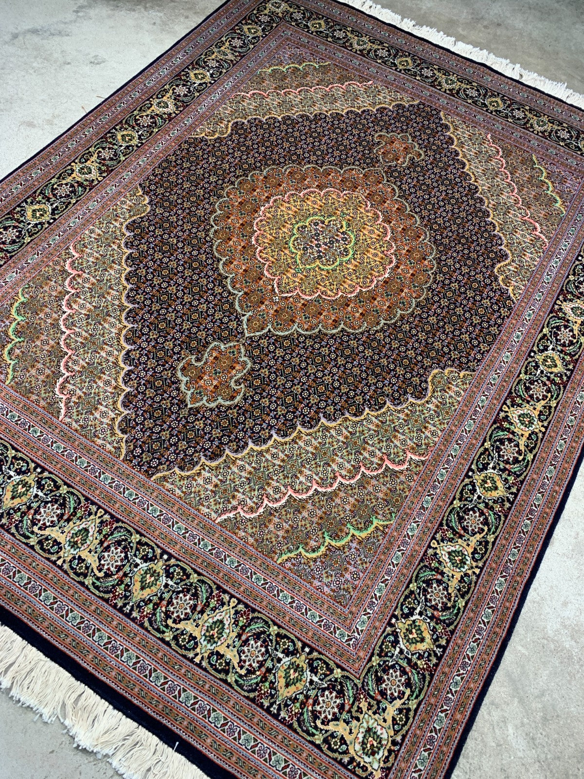 4'10"x6'4" Fine Hand-Knotted Wool & Silk Blend Tabrize Mahi Carpet - Area Rug