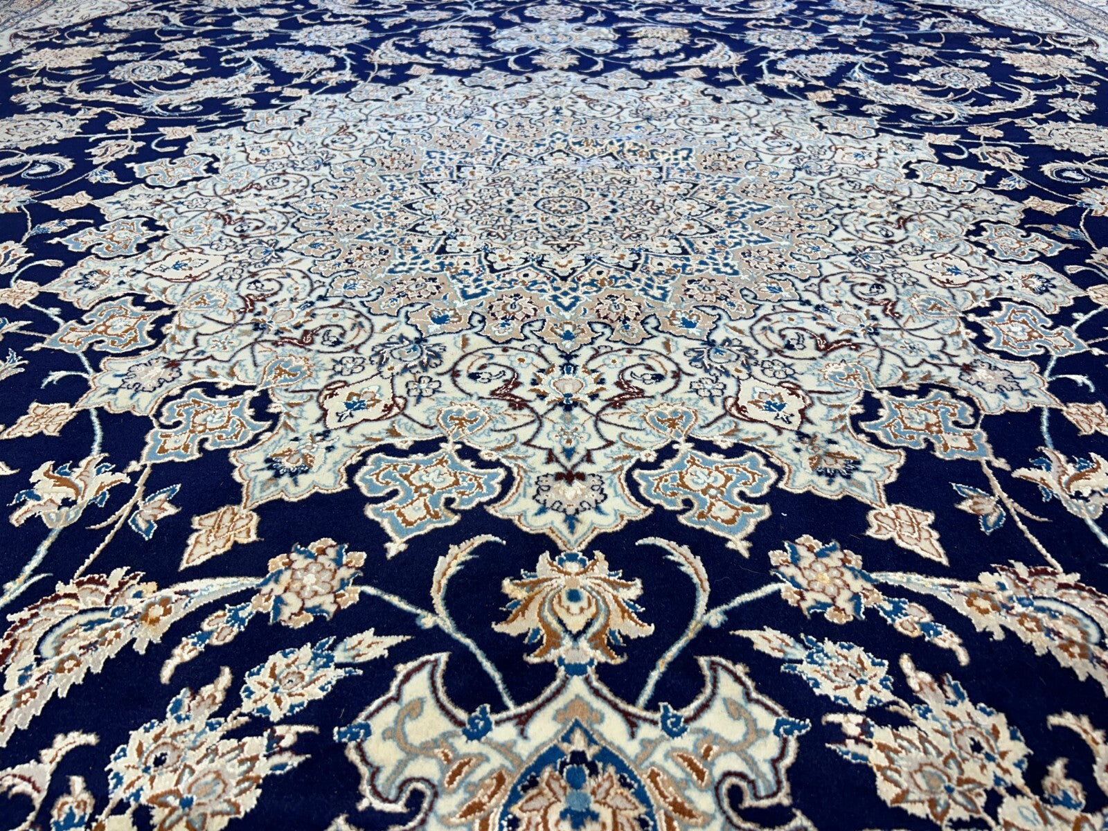 10'4"x14'3" Fine Hand-Knotted Wool & Silk Naine Rug