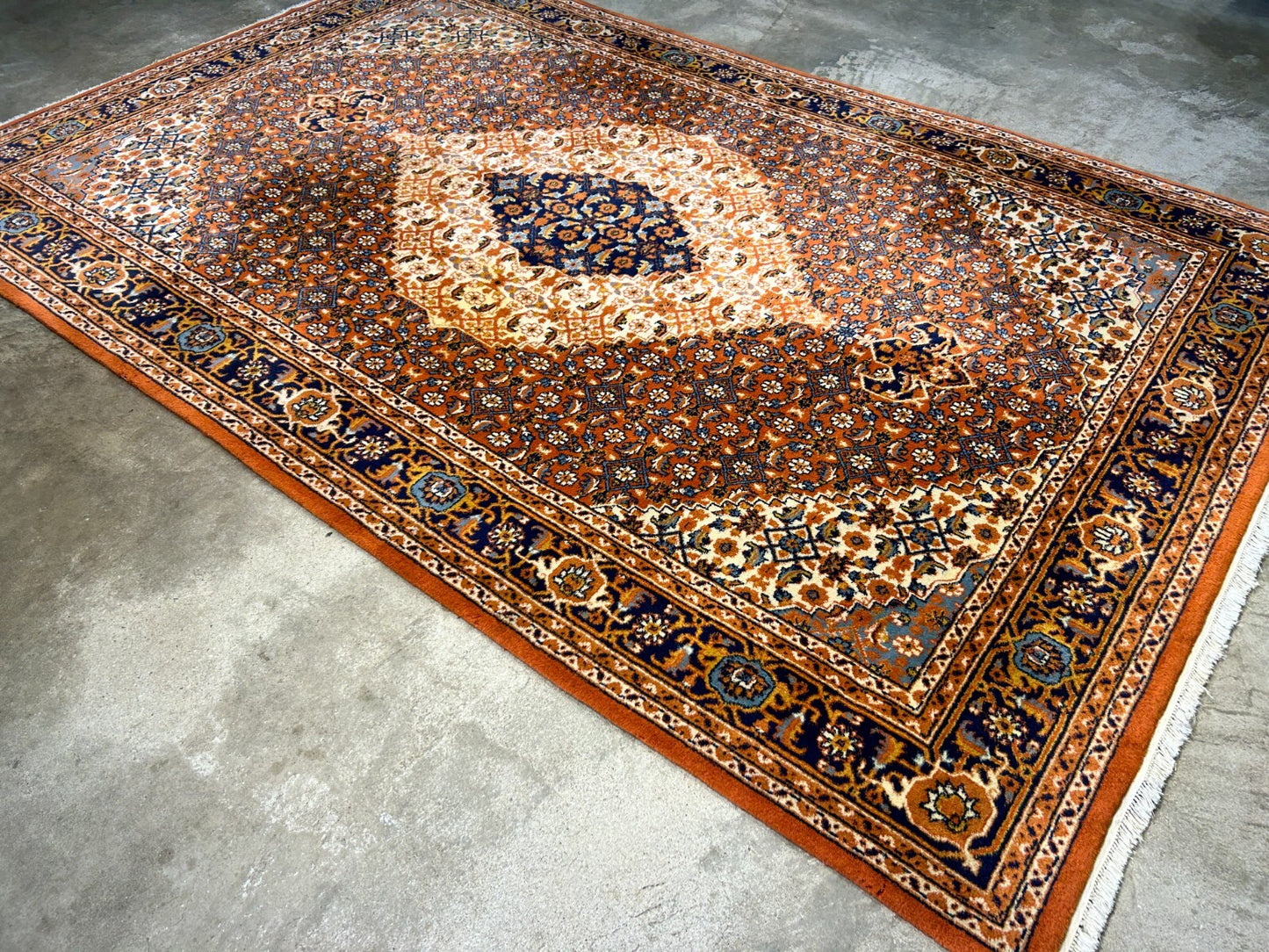 6'x9' Hand-Knotted 100% Wool Pile Bidjare Design Carpet - Area Rug