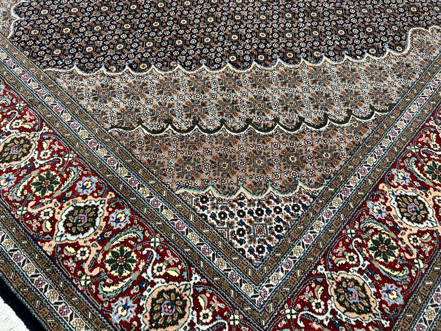 6'7"x9'10" Fine Hand-Knotted Wool & Silk Blend Tabrize Mahi Carpet - Area Rug