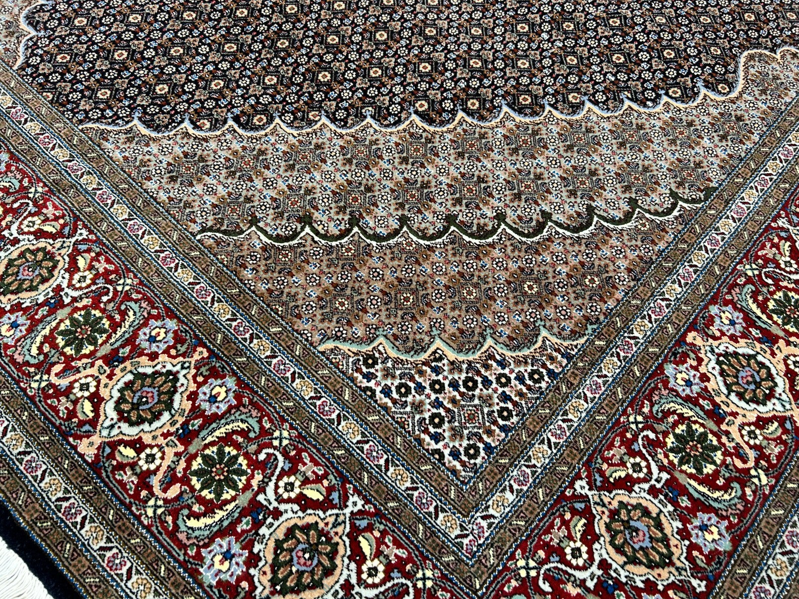 6'7"x9'10" Fine Hand-Knotted Wool & Silk Blend Tabrize Mahi Carpet - Area Rug