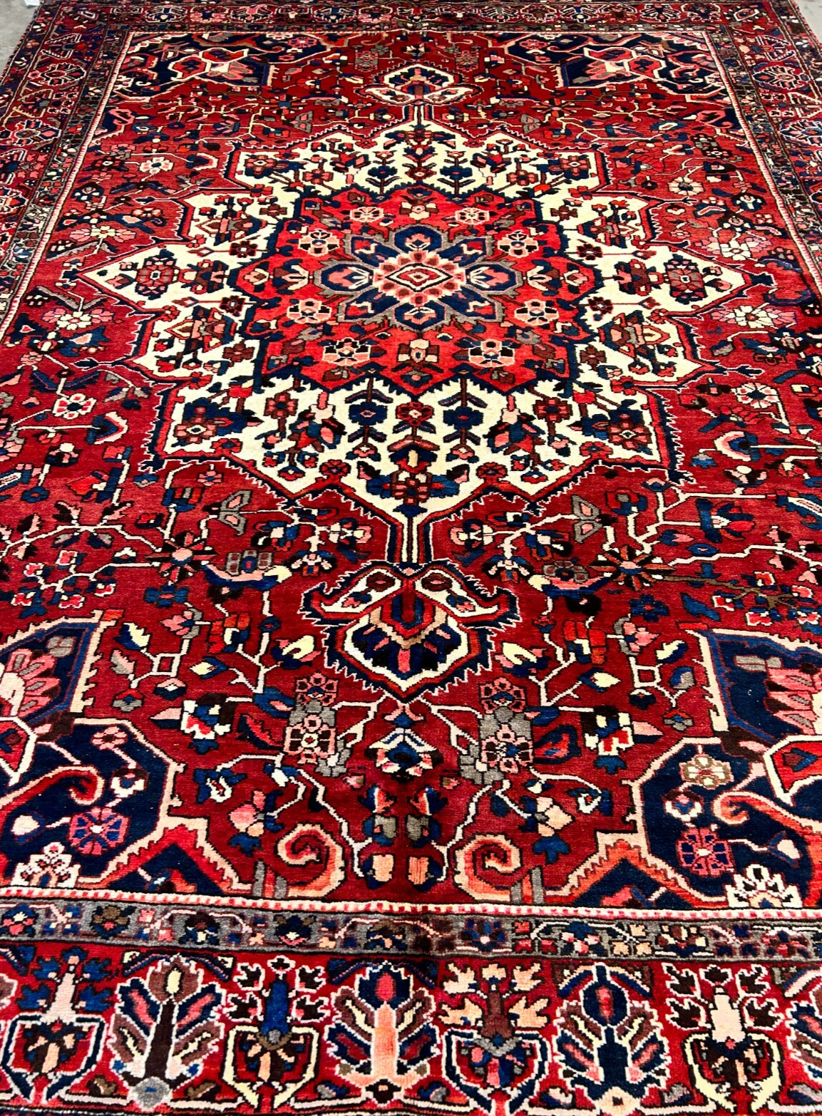 10'2"x13'1" Hand-Knotted 100% Wool Pile Bakhtiarie Rug