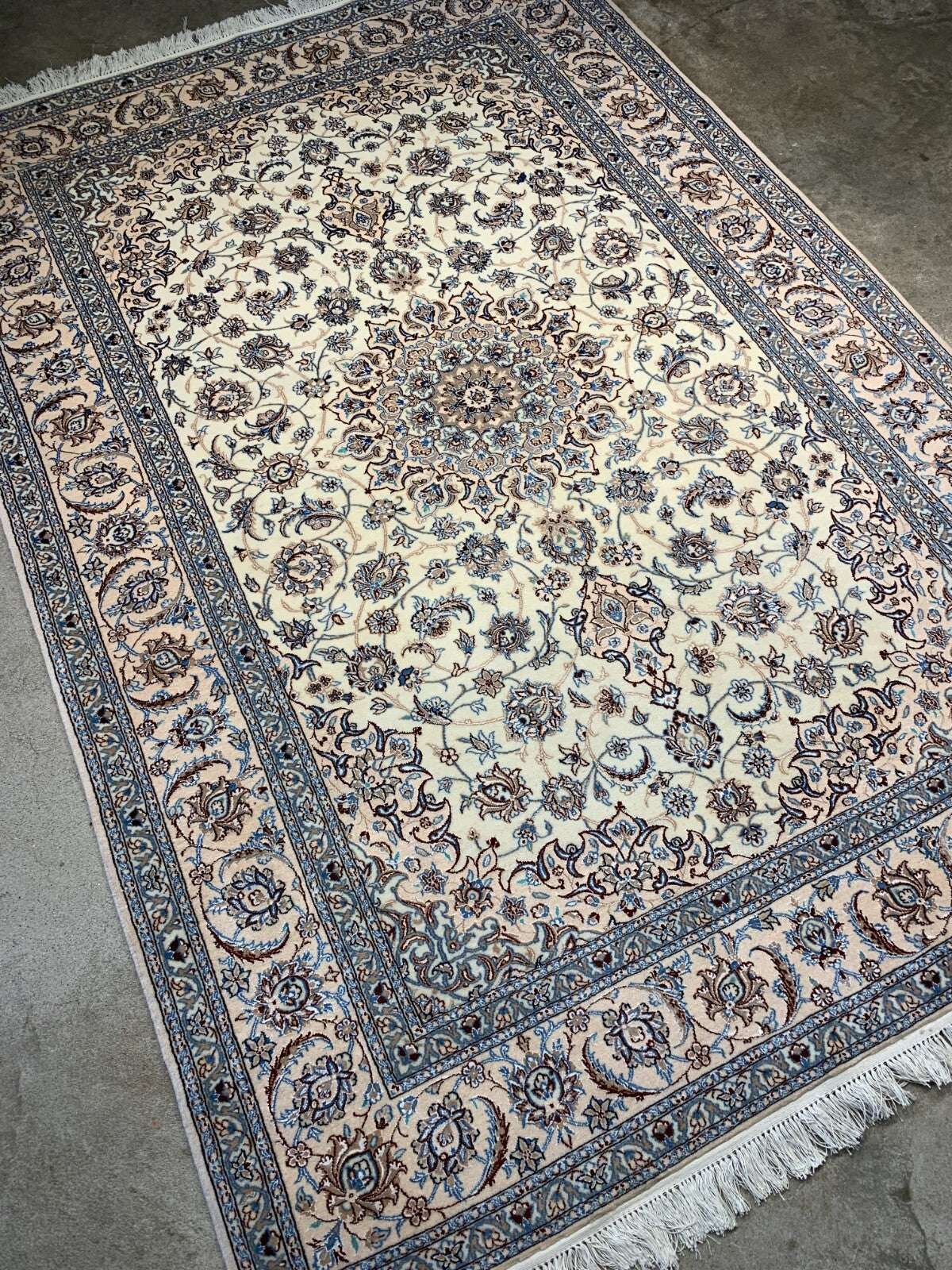 4'11"x7'2" Very Fine Hand-Knotted Wool & Silk Blend Naine Carpet - Area Rug