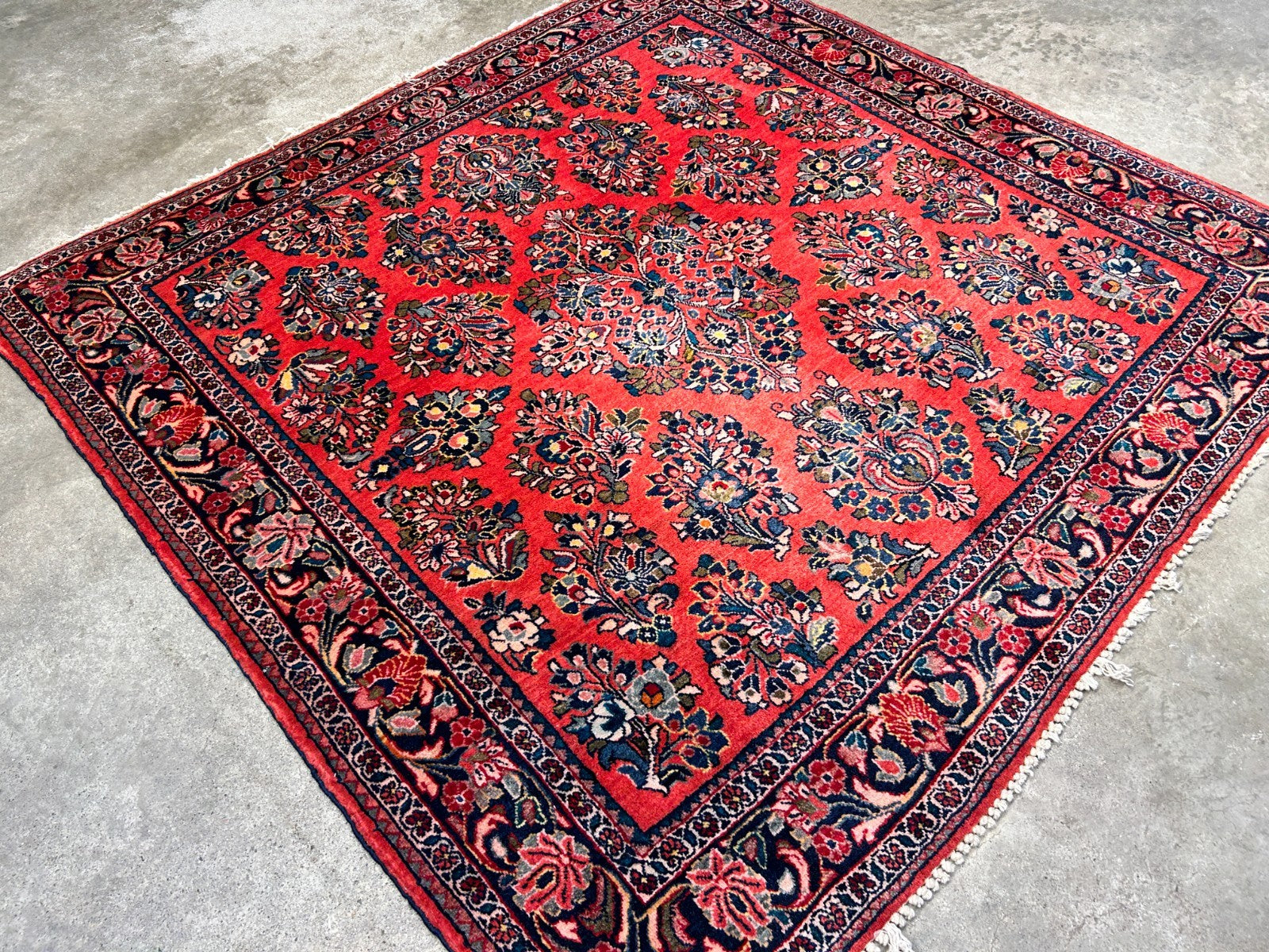Collector Antique - 4'x4' Hand-Knotted 100% Wool Pile Sarouke Rug