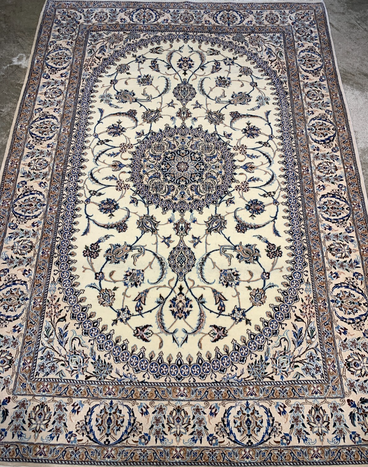 4'4"x6'4" Fine Hand-Knotted Wool & Silk Blend Naine Carpet - Area Rug