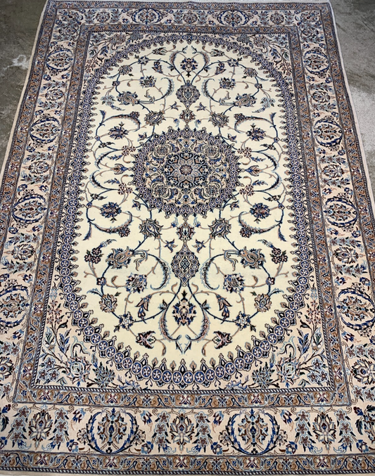 4'4"x6'4" Fine Hand-Knotted Wool & Silk Blend Naine Carpet - Area Rug