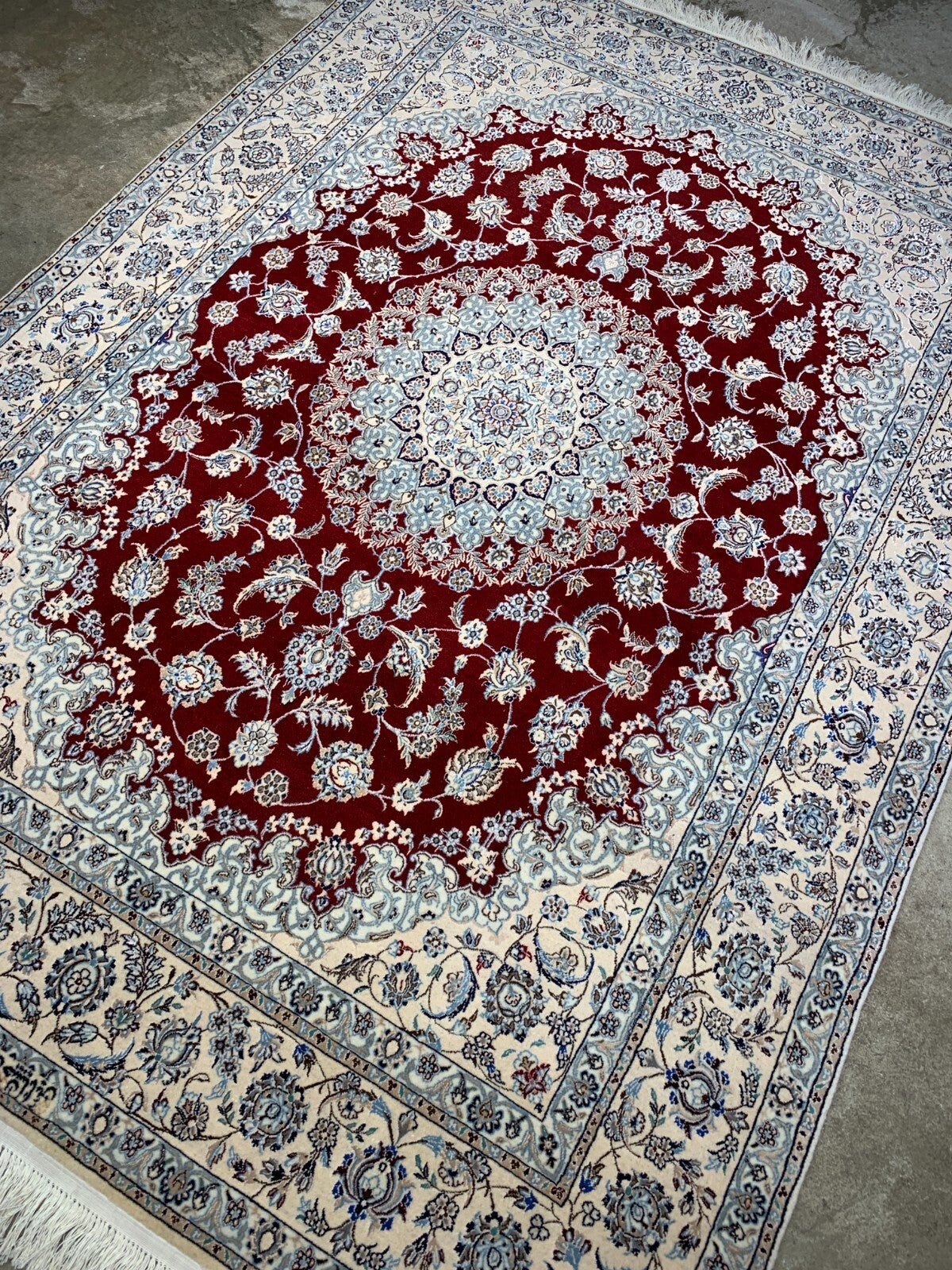 5'3"x7'3" Fine Hand-Knotted Wool & Silk Blend Naine Carpet - Area Rug