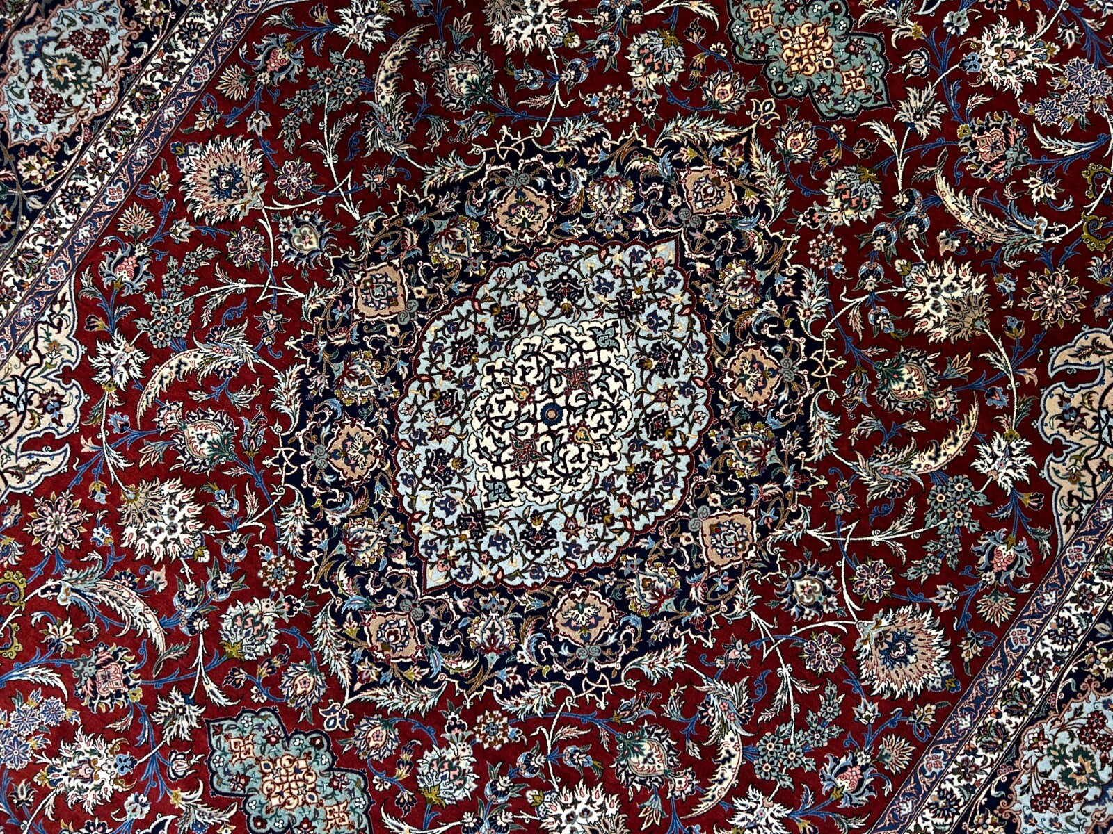 8'1"x11'9" Extra Fine Hand-Knotted Wool & Silk Isfahane Rug