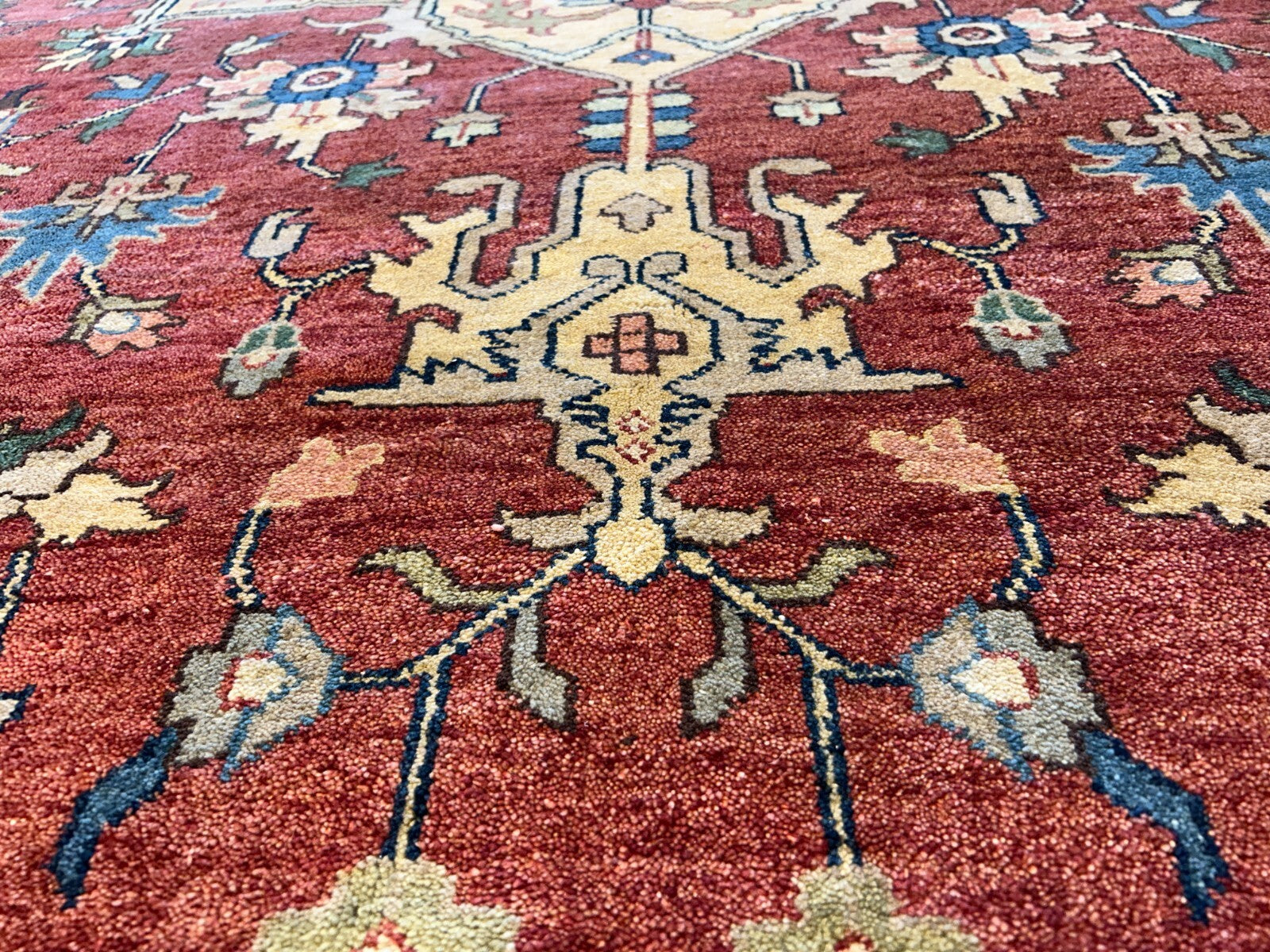 7'3"x10'3" Fine Hand-Knotted 100% Wool Pile IndoHeriz Rug
