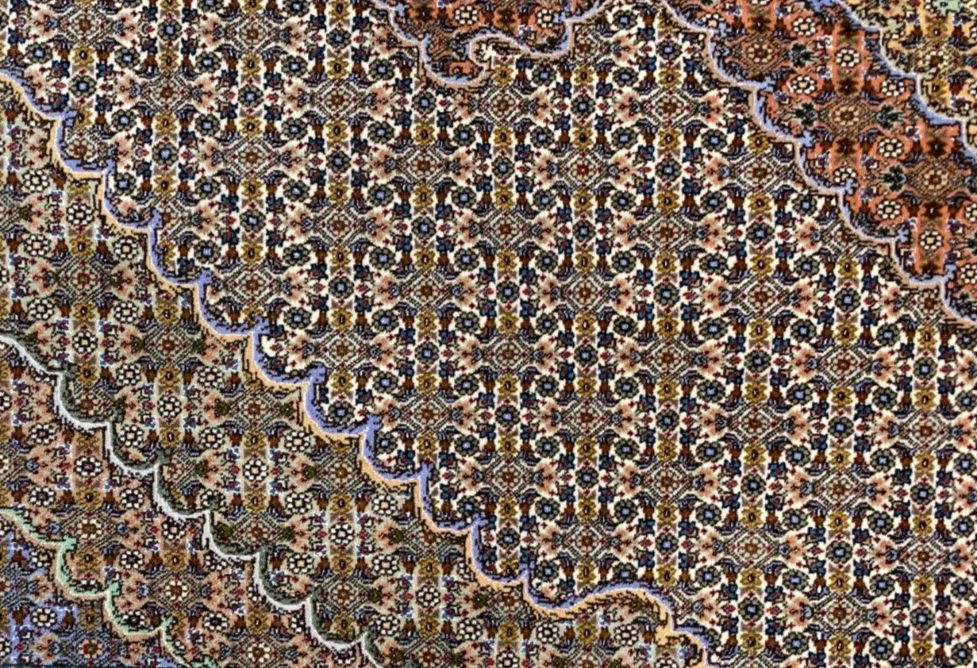 4'9"x6'7" Fine Hand-Knotted Wool & Silk Blend Tabrize Mahi Carpet - Area Rug