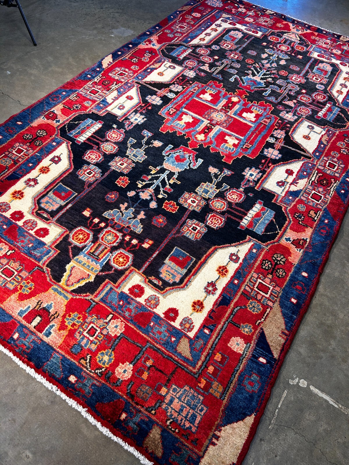 4'8" x 8'6" Hand-Knotted 100% Lamb Wool Pile Nahavande Area Rug
