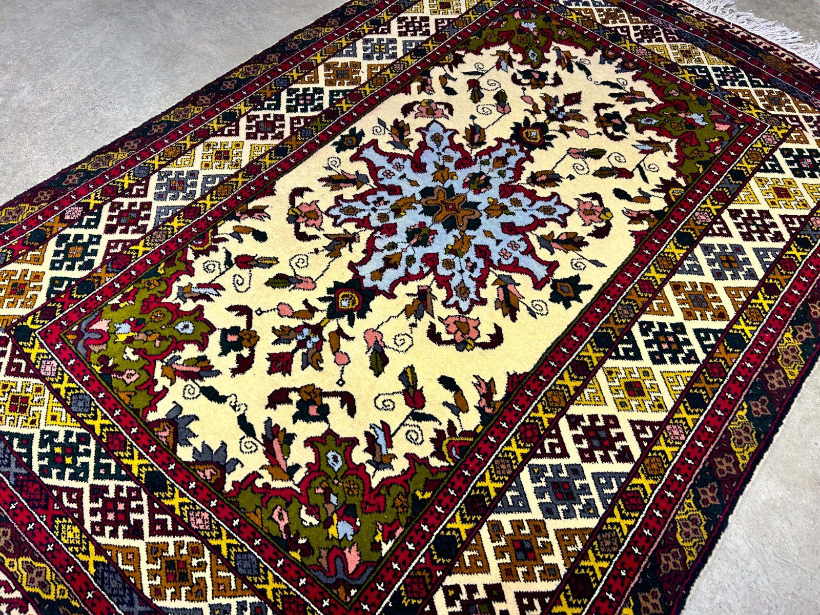 3'3"x4'9'' Hand-Knotted 100% Wool Afghan Medallion Area Rug