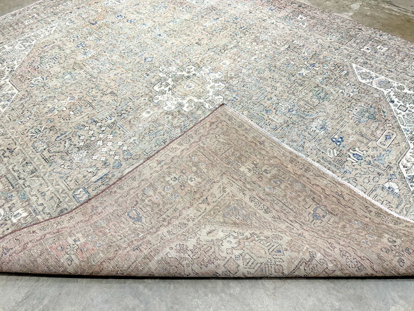 9'8"x12'5" Hand-Knotted 100% Wool Pile Herize Rug