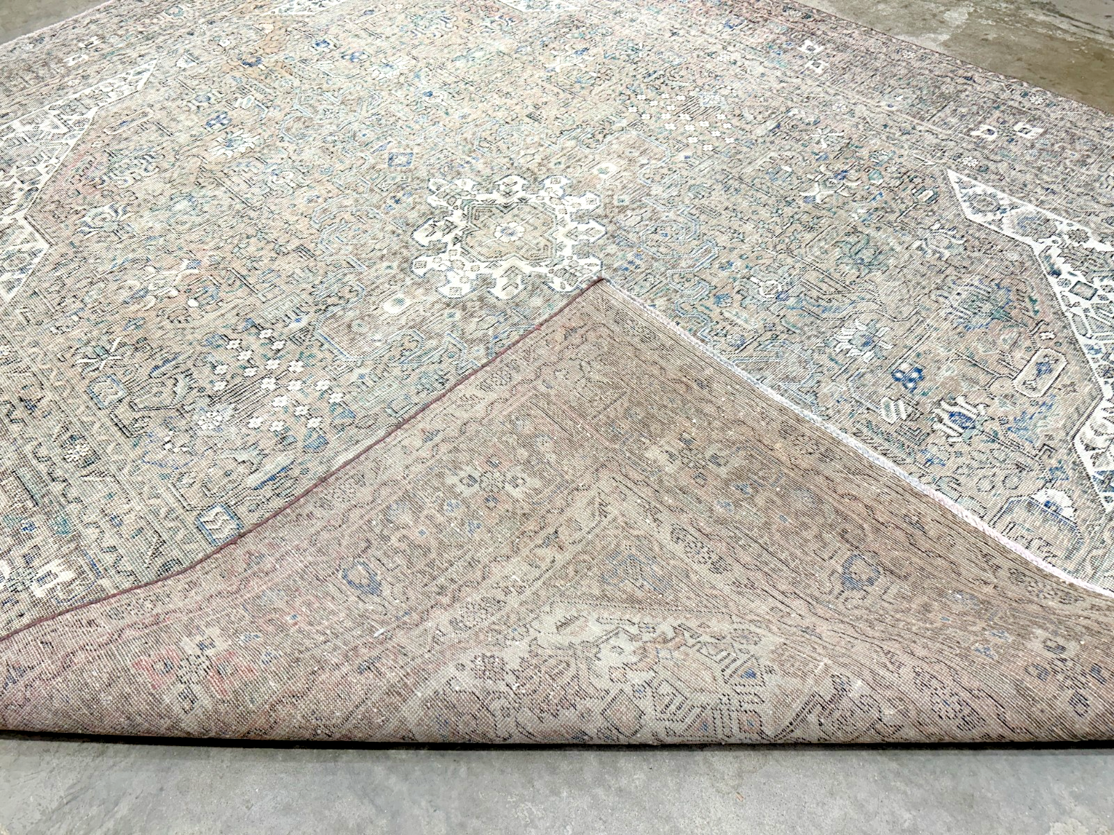 9'8"x12'5" Hand-Knotted 100% Wool Pile Herize Rug