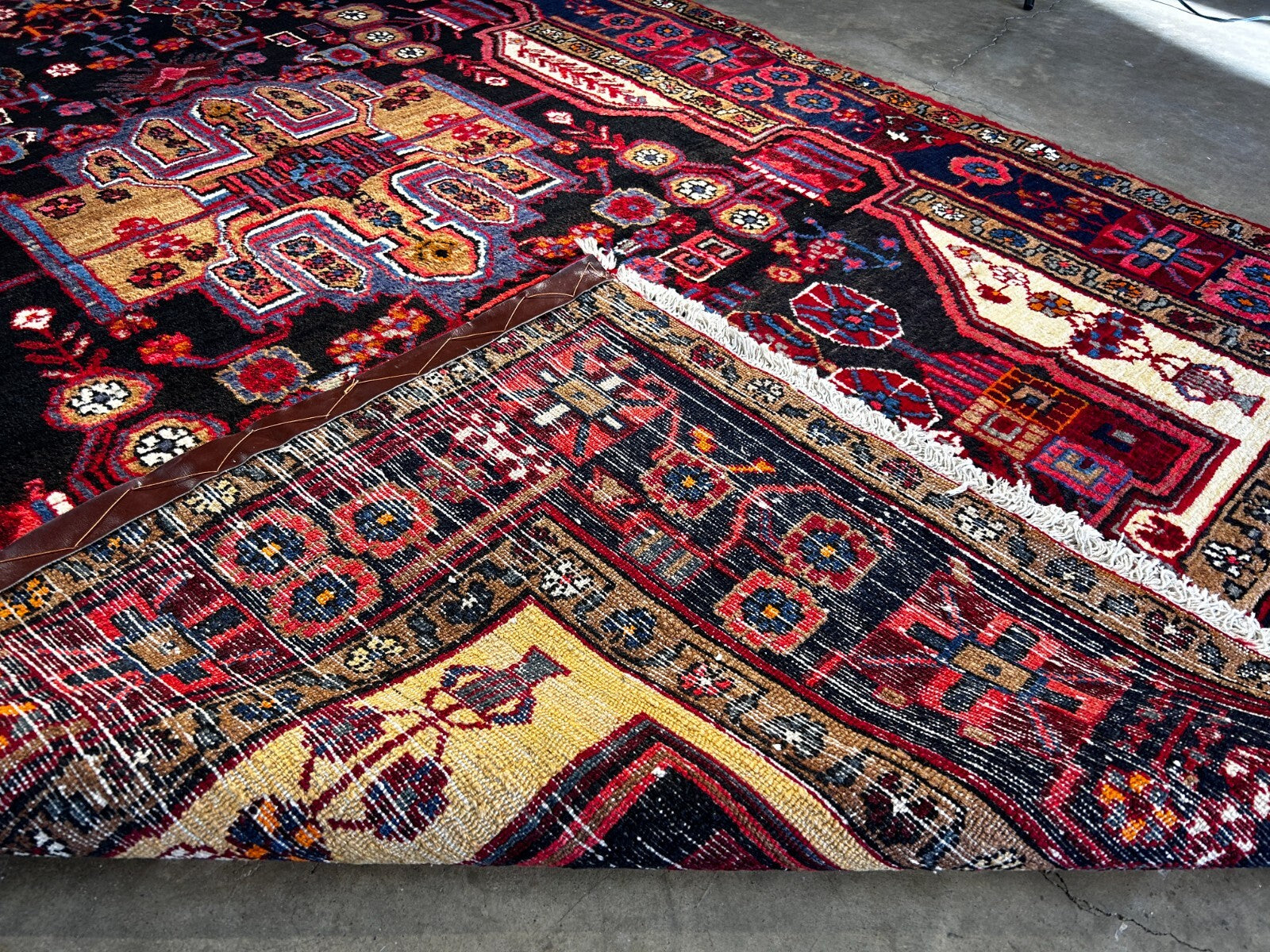 5'3" x 8'1'' Hand-Knotted 100% Lamb Wool Nahavande Area Rug