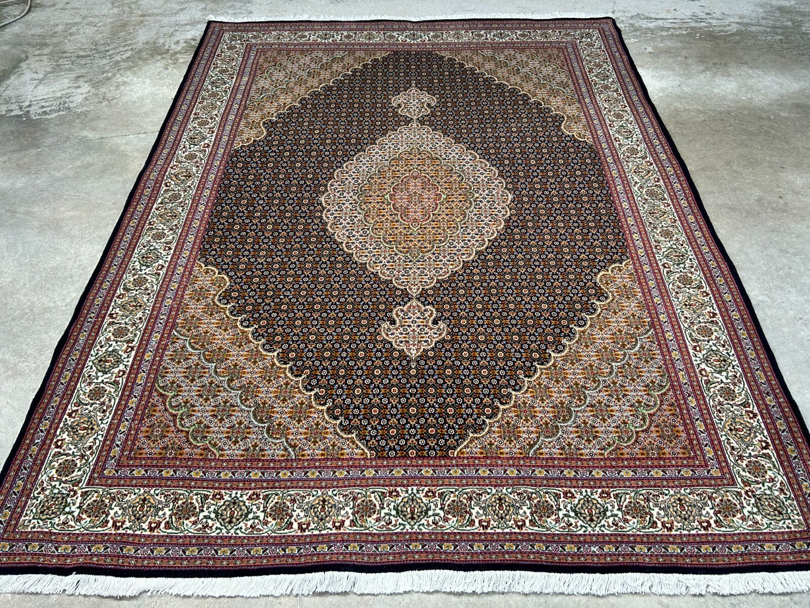 5'6"x7'8" Fine Hand-Knotted Wool & Silk Blend Tabrize Mahi Carpet - Area Rug